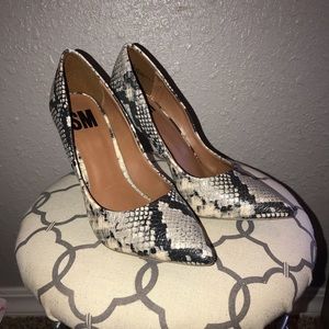 Almost new pumps/heels